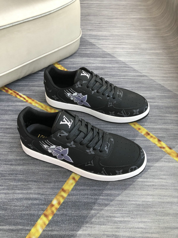men LV shoes-281